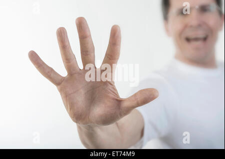 Nahaufnahme von Menschenhand Stop Geste, Bayern, Deutschland Stockfoto