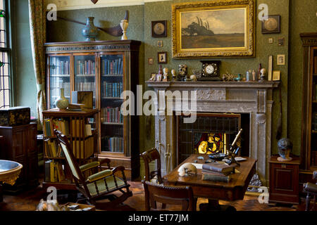 Großbritannien, England, Derbyshire, Buxton, Museum und Kunstgalerie, Boyd Dawkins anzeigen Zimmer als Wissenschaftler Studie Stockfoto