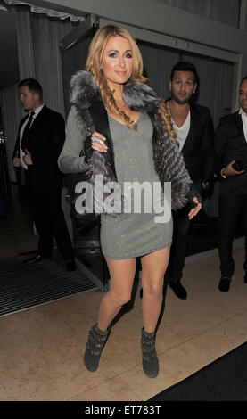 Paris Hilton verlassen ihr Hotel mit einem männlichen Begleiter Featuring: Paris Hilton wo: London, Vereinigtes Königreich bei: Kredit-17. Dezember 2014: Will Alexander/WENN.com Stockfoto