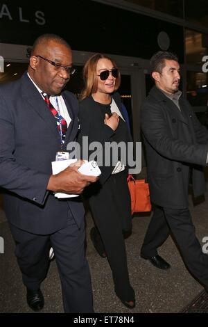 Lindsay Lohan kommt auf einem Flug nach Los Angeles International Airport (LAX) Featuring: Lindsay Lohan Where: Los Angeles, California, Vereinigte Staaten von Amerika bei: 16. Dezember 2014 Credit: WENN.com Stockfoto