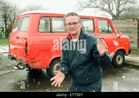 Joe Glynn, Chairman von Stockton Judo Club kämpft immer noch auf, nachdem Vandalen den Club-Mini-Bus verwüstet. Der Club, der über 40 Jahre alt ist, müssen möglicherweise schließen, wenn Joe nicht das Geld, um ein anderes Fahrzeug kaufen finden. Abgebildete 28. März 1995. Stockfoto