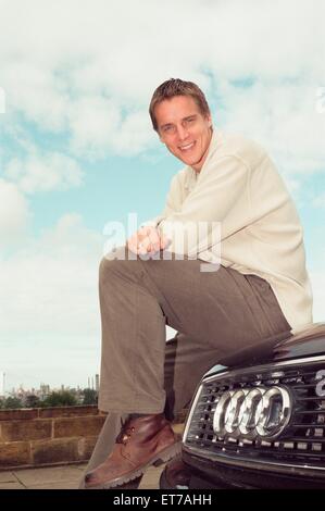 Middlesbrough Jan Aage Fjortoft sitzt auf seinem Audi-Kombi. 19. September 1995. Stockfoto