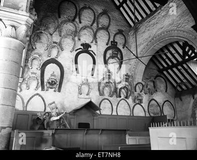 Die Hufeisen-Auflistung in Oakham Castle in Oakham, Rutland. Ca. 1952. Stockfoto