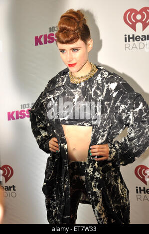 1035 KISS FM Jingle Ball - Ankünfte mit: Kiesza wo: Rosemont, Illinois, Vereinigte Staaten, wann: 18. Dezember 2014 Kredit: C.M. Wiggins/WENN.com Stockfoto