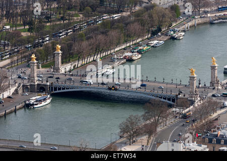 Pont Alexandre Iii Brücke über Seineufer, Paris, Frankreich Stockfoto