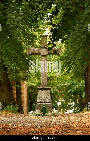 Berlin, Deutschland, große Kreuzung in der alte St. Matthäus-Kirchhof Berlin Stockfoto