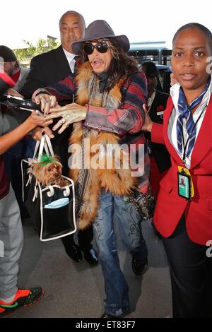 Steven Tyler fährt ab LAX Flughafen Los Angeles mit: Steven Tyler Where: Los Angeles, California, Vereinigte Staaten von Amerika bei: 19. Dezember 2014 Credit: WENN.com Stockfoto