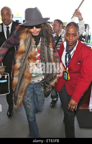 Steven Tyler fährt ab LAX Flughafen Los Angeles mit: Steven Tyler Where: Los Angeles, California, Vereinigte Staaten von Amerika bei: 19. Dezember 2014 Credit: WENN.com Stockfoto