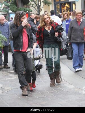 Desperate Housewives, Drea de Matteo nimmt ihre Familie einkaufen bei The Grove mit Hollywood: Drea de Matteo wo: Los Angeles, California, Vereinigte Staaten von Amerika bei: 21. Dezember 2014 Credit: WENN.com Stockfoto