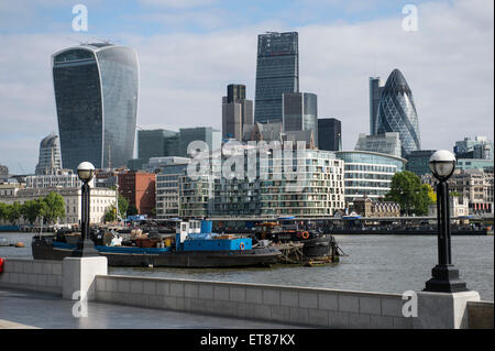 Skyline der Stadt von London von der Themse aus gesehen Stockfoto