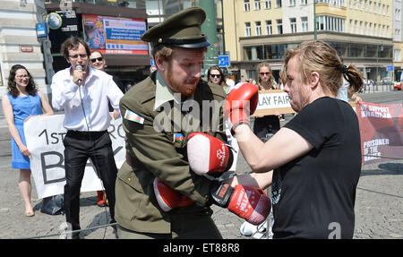 Passiert Veranstaltung auf Verletzung der Menschenrechte in Aserbaidschan, Hosting-Land der ersten European Games, in Prag, Tschechische Republik, 12. Juni 2015 aufmerksam zu machen. (CTK Foto/Katerina Sulova) Stockfoto