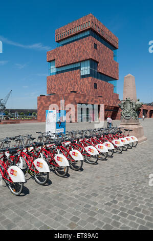 Belgien, Antwerpen, Velo-Bike-Station vor der MAS Stockfoto