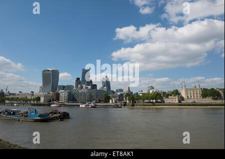 Skyline der Stadt von London von der Themse aus gesehen Stockfoto