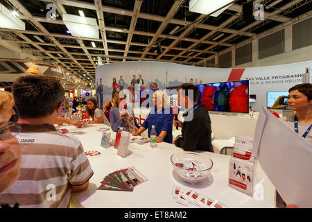 Berlin, Deutschland, Besucher am Stand der ARD auf der IFA 2014 Stockfoto