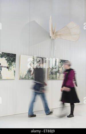 Paar in ein Kunstmuseum, Bayern, Deutschland Stockfoto