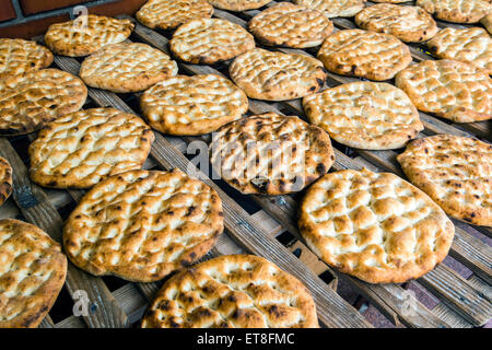 Brot zum Verkauf an Kemeralti Market, Izmir, Türkei Stockfoto