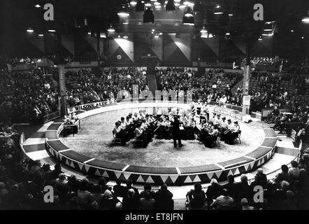 Die Jugend von Glossop Schulband spielen die letzte Musik in der Kings Hall im Belle Vue, bevor es abgerissen ist. Februar 1982. Stockfoto