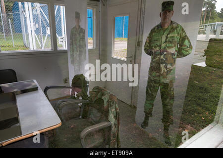 Rasdorf, Deutschland, Foto eines US-Soldaten in das Wachhaus an der Gedenkstätte Point Alpha Stockfoto