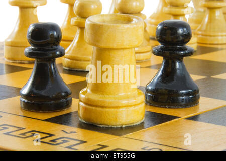 Schach. isoliert auf weißem Hintergrund. Szene aus der Partei. Stockfoto