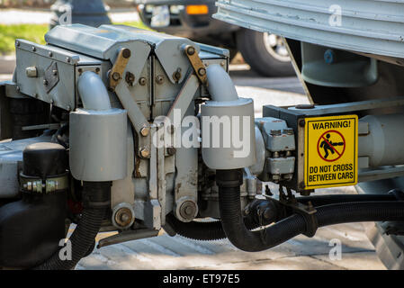 Koppler zwischen zwei Pkw auf einem städtischen s-Bahn s-Bahn in Salt Lake City, Utah zu trainieren Stockfoto