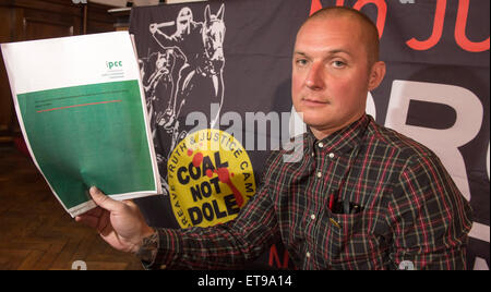 Barnsley, Yorkshire, Großbritannien. 12. Juni 2015. Hauptquartier der Barnsley von NUM, Mitglieder des Orgreave Wahrheit und Gerechtigkeit Kampagne Release die Ergebnisse des IPCC in Orgreave Coking Plant im Jahr 1984 Bericht erstatten. Joe Rollin, vereinigen sich die Union industrielle Veranstalter-Nord-Ost, Yorkshire und Humber. Bildnachweis: Mark Harvey/Alamy Live-Nachrichten Stockfoto