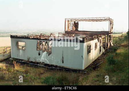 Ein Feuer brannte völlig Eston Skidorf Gebäude. 22. August 1996. Stockfoto