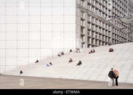 Puteaux, Frankreich, auf Passanten Grande Arche Stockfoto