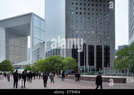 Puteaux, Frankreich, auf Passanten Grande Arche Stockfoto