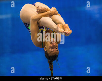 Rostock, Deutschland. 12. Juni 2015. Titelverteidiger Italien Taucher Tania Cagnotto in der Frauen-1 m-Brett Finale in der Tauchen-Europameisterschaften im der Neptunschwimmhalle in Rostock, Deutschland, 12. Juni 2015. Sie behält ihren Titel. Foto: JENS Büttner/DPA/Alamy Live-Nachrichten Stockfoto