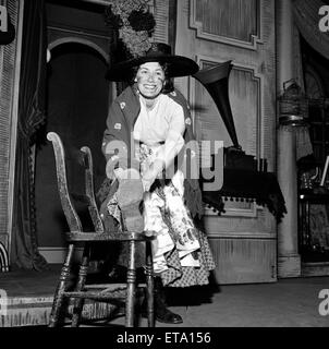 Anne Rogers als Eliza Doolittle in "My Fair Lady". Anne Rogers wurde in Liverpool geboren und ist eine englische Schauspielerin, Tänzerin und Sängerin. 4. August 1959. Stockfoto