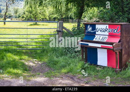 A gemalt Klavier Werbung das 2015 Full Circle Music Festival in Presteigne, Powys, UK Stockfoto