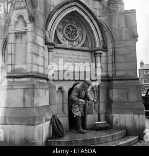 Der Clock Tower in London, Warwickshire. April 1954. Stockfoto