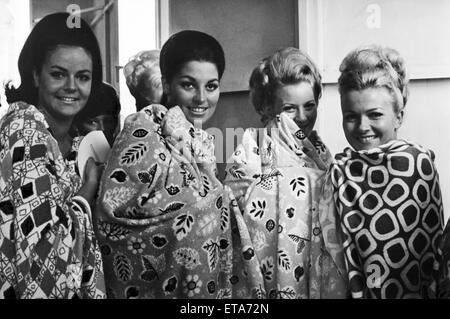 Miss Großbritannien Kandidaten, mit späteren Sieger 2. Links, Jennifer Gurley, 22 aus Verkauf, Cheshire, abgebildet in Morecambe, 30. August 1967. Stockfoto