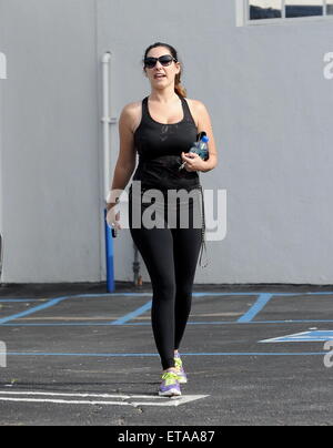 Kelly Brook verlassen der Turnhalle nach einem Workout mit: Kelly Brook Where: Los Angeles, California, Vereinigte Staaten von Amerika bei: Kredit-9. Januar 2015: Cousart/JFXimages/WENN.com Stockfoto