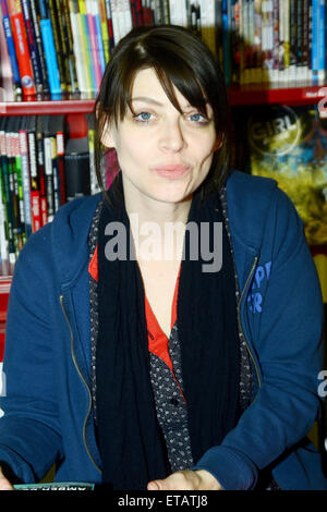 Amber Benson Zeichen Kopien von "die Hexen von Echo Park' auf Challenger-Comics in Chicago, IL, USA am 10. Januar 2015 Featuring: Amber Benson Where: Chicago, Illinois, USA bei: Kredit-11. Januar 2015: C.M. Wiggins/WENN.com Stockfoto