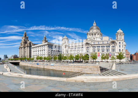 Königlichen Leber, Cunard und Hafen von Liverpool Gebäuden mit Liverpool Canal Link im Vordergrund, Pier Head, Liverpool, England, UK Stockfoto