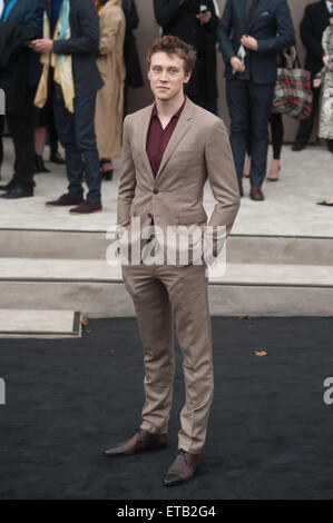 London-Kollektionen: Männer Herbst/Winter 2015 - Burberry Prorsum (Männer) - Ankünfte mit: George Mackay Where: London, Vereinigtes Königreich bei: Kredit-12. Januar 2015: Daniel Deme/WENN.com Stockfoto