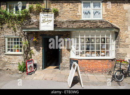 Fassade der Bäckerei im Dorf Lacock in Wiltshire, England, UK Stockfoto