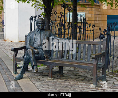Sandy Irvine Robertson. Statue von Lucy Poett. Ufer, Leith, Edinburgh, Schottland, Vereinigtes Königreich, Europa. Stockfoto