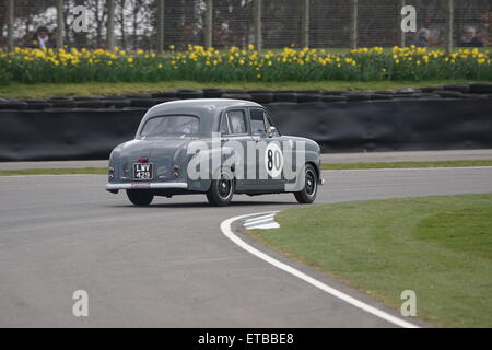 Peter Clements in 1955 Standard zehn auf dem Goodwood Mitglieder treffen Stockfoto