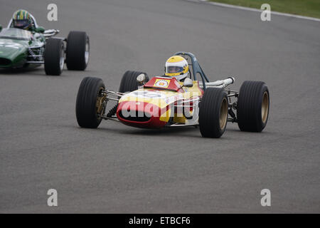 Philippe Bonny 1970 Tecno Ford im Wettbewerb mit Derek Bell Cup auf dem Goodwood Mitglieder treffen Stockfoto