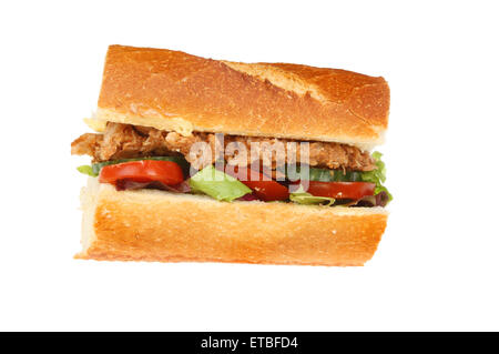 Schweinefleisch und Salat in einem knusprigen Brötchen gegen Weiße isoliert gezogen Stockfoto