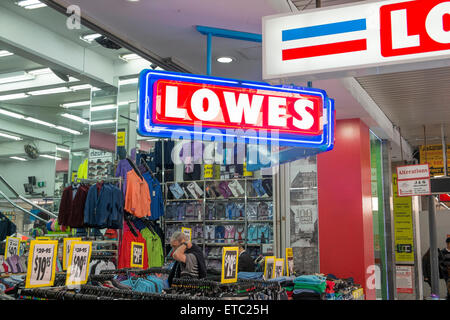 Lowes Bekleidungsgeschäft im Stadtzentrum von George Street Sydney, NSW, Australien Stockfoto