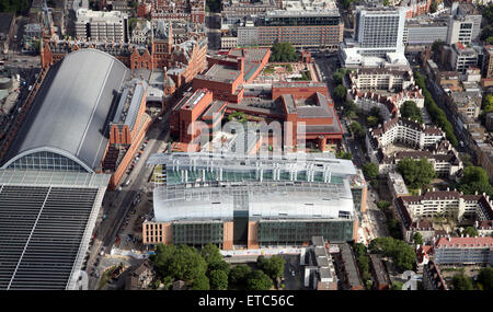 Luftaufnahme des Francis Crick Gebäude hinter der British Library in London NW1, UK Stockfoto