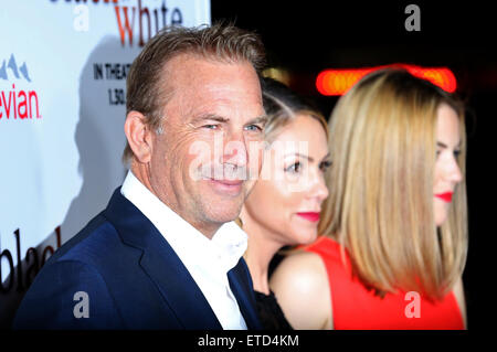 Los Angeles-premiere von "Black or White" am Regal Kinos L.A. LIVE Featuring: Kevin Costner, Christine Baumgartner, Lily Costner Where: Los Angeles, California, Vereinigte Staaten von Amerika bei: Kredit-20. Januar 2015: Brian To/WENN.com Stockfoto