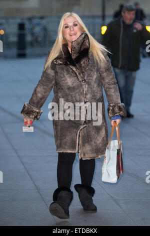 Vanessa Feltz die BBC Radio 1 Studios angekommen, auf der Suche gegen das Einfrieren gewickelt Wetter Featuring: Vanessa Feltz Where: London, Vereinigtes Königreich bei: Kredit-22. Januar 2015: Mario Mitsis/WENN.com Stockfoto