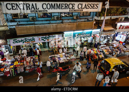 Mumbai Indien, Indisch-Asiatisch, Grant Road East, Bharat Nagar, Alibhai Premji Road, Nachtleben abends nach Einbruch der Dunkelheit, Shopping Shopper Shopper shoppen Shops mar Stockfoto