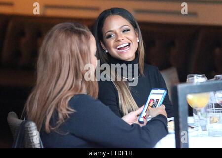 Christina Milian hat Mittagessen mit Freunden im Porta Via Bistro mit Beverly Hills: Christina Milian wo: Los Angeles, California, Vereinigte Staaten von Amerika bei: 23. Januar 2015 Credit: WENN.com Stockfoto