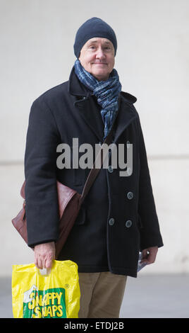 Nigel Planer und Peter Hain MP bei BBC Broadcasting House mit: Nigel Planer wo: London, Vereinigtes Königreich bei: 25. Januar 2015 Credit: WENN.com Stockfoto