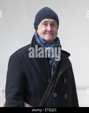 Nigel Planer und Peter Hain MP bei BBC Broadcasting House mit: Nigel Planer wo: London, Vereinigtes Königreich bei: 25. Januar 2015 Credit: WENN.com Stockfoto